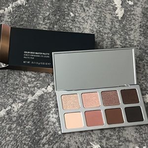 Brand new neutral 8pan shadow palette